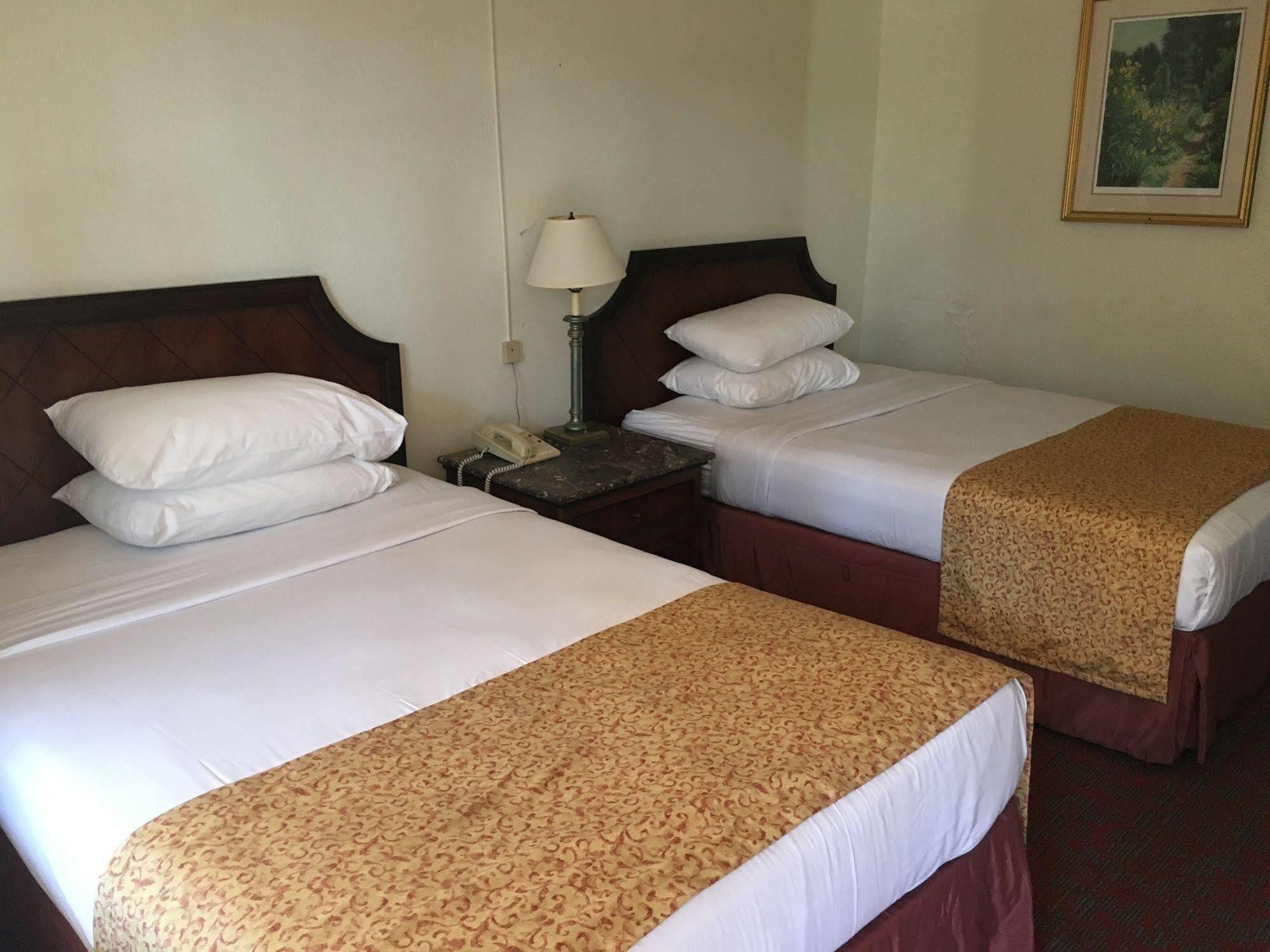 Waterford Inn Bagian luar foto